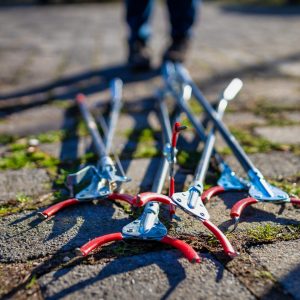 Benötigtes Arbeitsmaterial Greifzangen zum Müllsammeln